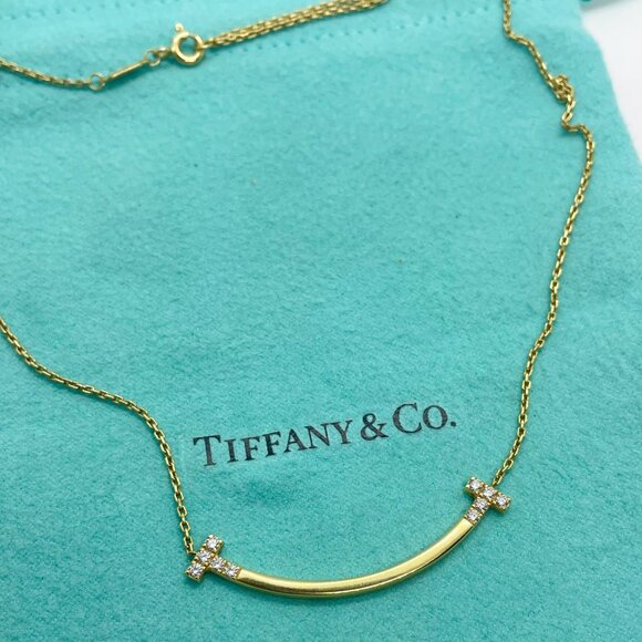 Tiffany & Co. T Smile Medium Pendant in Yellow Gold with Diamonds - Picture 10 of 11